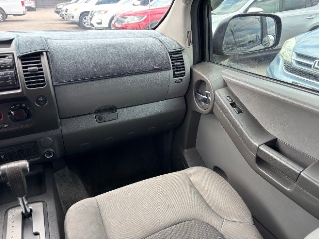 Nissan Xterra Vehicle Full-screen Gallery Image 09