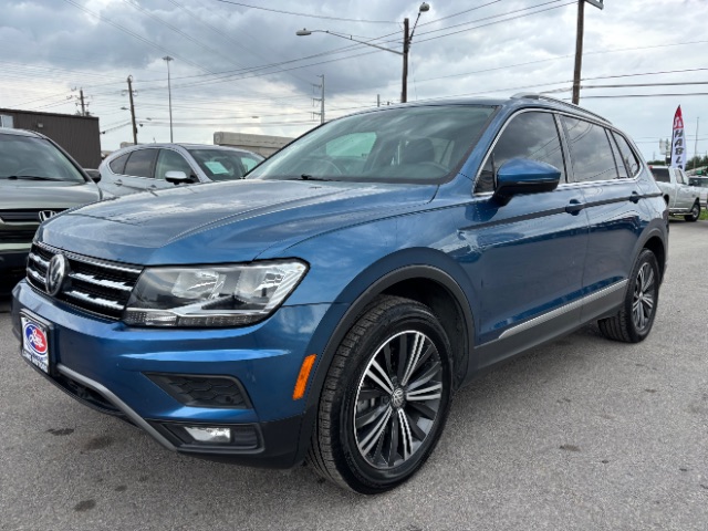 Volkswagen Tiguan Vehicle Full-screen Gallery Image 03
