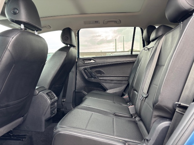 Volkswagen Tiguan Vehicle Full-screen Gallery Image 06
