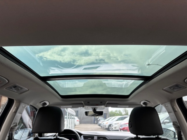 Volkswagen Tiguan Vehicle Full-screen Gallery Image 08