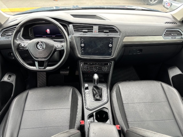 Volkswagen Tiguan Vehicle Full-screen Gallery Image 09