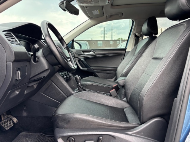 Volkswagen Tiguan Vehicle Full-screen Gallery Image 12