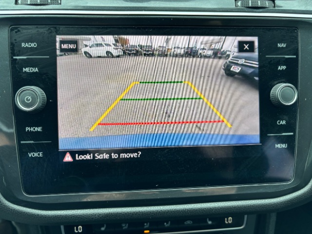 Volkswagen Tiguan Vehicle Full-screen Gallery Image 13