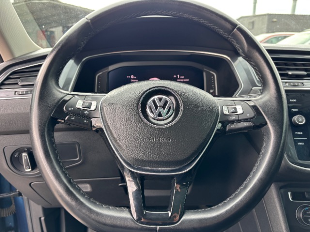 Volkswagen Tiguan Vehicle Full-screen Gallery Image 14