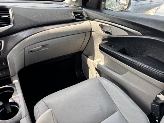 Honda Pilot Vehicle Full-screen Gallery Image 10