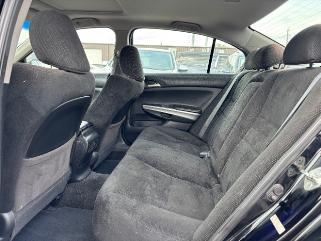 Honda Accord Sedan Vehicle Full-screen Gallery Image 06