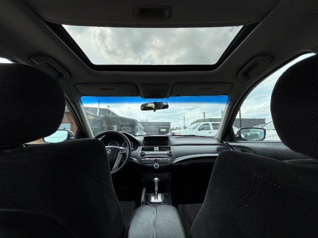 Honda Accord Sedan Vehicle Full-screen Gallery Image 07