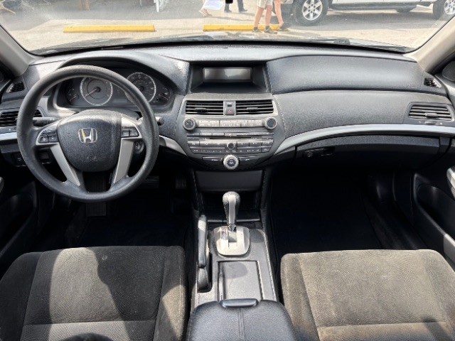 Honda Accord Sedan Vehicle Full-screen Gallery Image 09