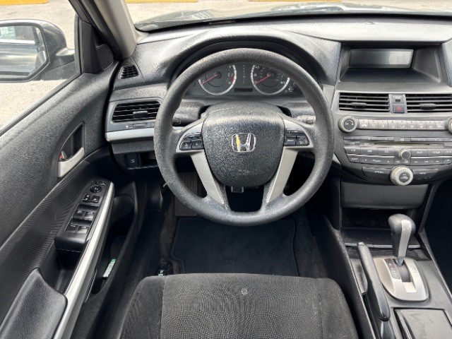 Honda Accord Sedan Vehicle Full-screen Gallery Image 10
