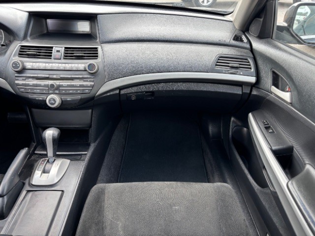 Honda Accord Sedan Vehicle Full-screen Gallery Image 11