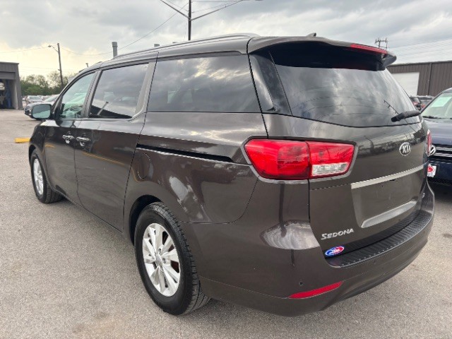 Kia Sedona Vehicle Full-screen Gallery Image 04