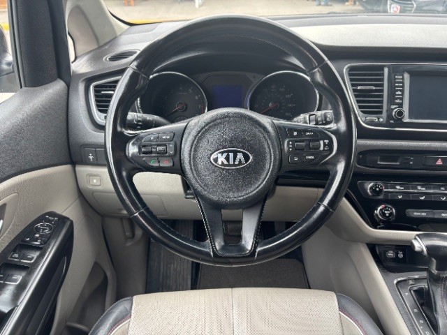 Kia Sedona Vehicle Full-screen Gallery Image 10