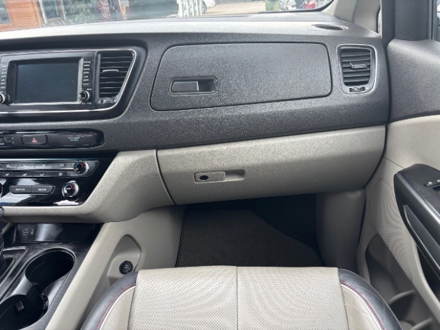 Kia Sedona Vehicle Full-screen Gallery Image 11