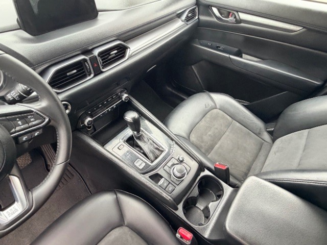 Mazda CX-5 Vehicle Full-screen Gallery Image 05