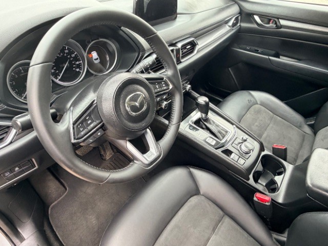 Mazda CX-5 Vehicle Full-screen Gallery Image 10
