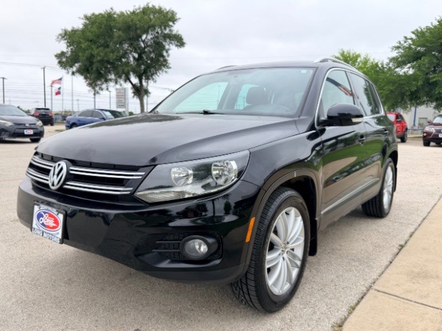 Volkswagen Tiguan Vehicle Full-screen Gallery Image 02