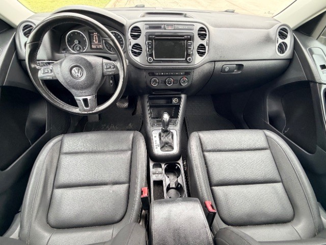 Volkswagen Tiguan Vehicle Full-screen Gallery Image 06