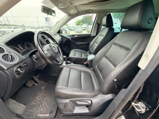 Volkswagen Tiguan Vehicle Full-screen Gallery Image 07