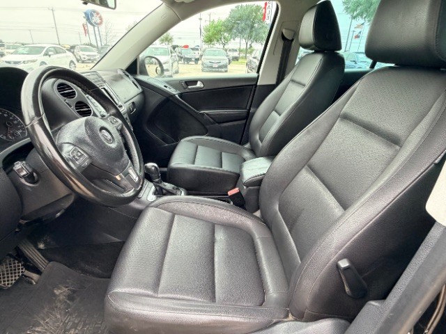 Volkswagen Tiguan Vehicle Full-screen Gallery Image 08