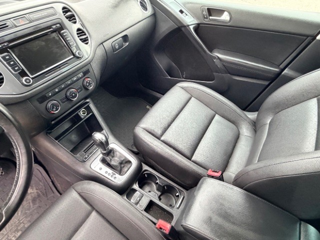 Volkswagen Tiguan Vehicle Full-screen Gallery Image 10