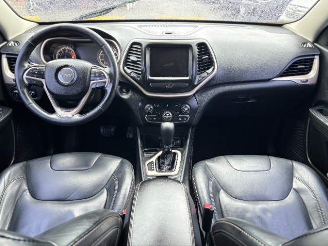 Jeep Cherokee Vehicle Full-screen Gallery Image 07