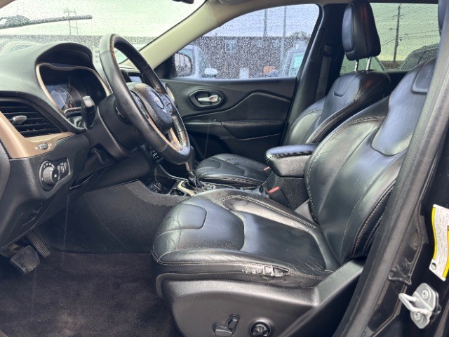 Jeep Cherokee Vehicle Full-screen Gallery Image 10