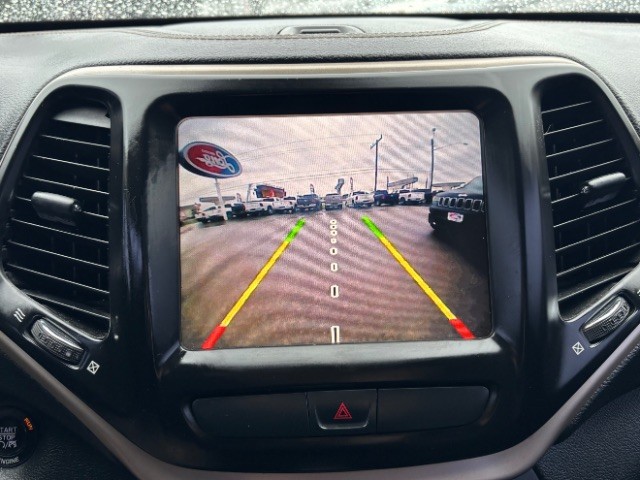 Jeep Cherokee Vehicle Full-screen Gallery Image 11