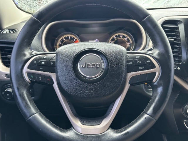 Jeep Cherokee Vehicle Full-screen Gallery Image 12