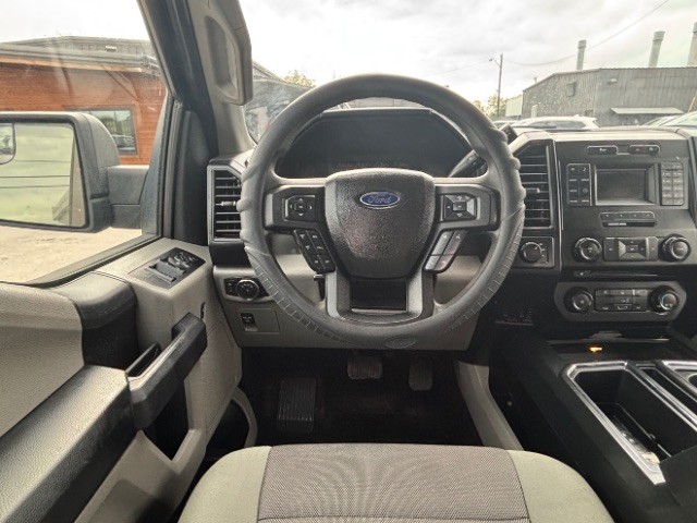 Ford F-150 Vehicle Full-screen Gallery Image 08