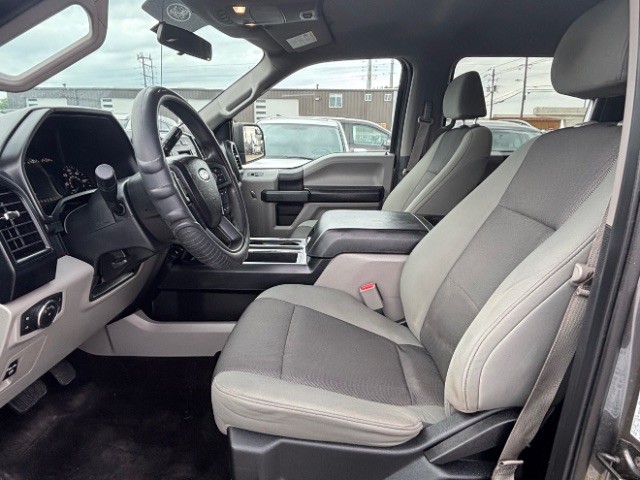 Ford F-150 Vehicle Full-screen Gallery Image 10