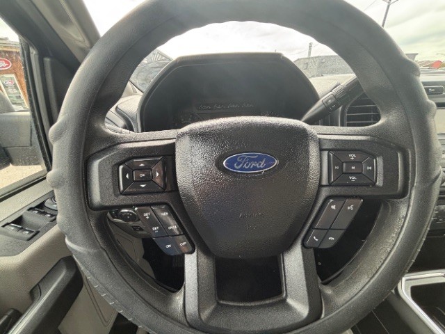 Ford F-150 Vehicle Full-screen Gallery Image 12