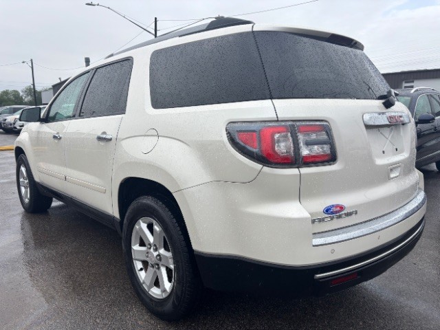 GMC Acadia Vehicle Full-screen Gallery Image 04