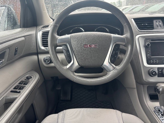GMC Acadia Vehicle Full-screen Gallery Image 08