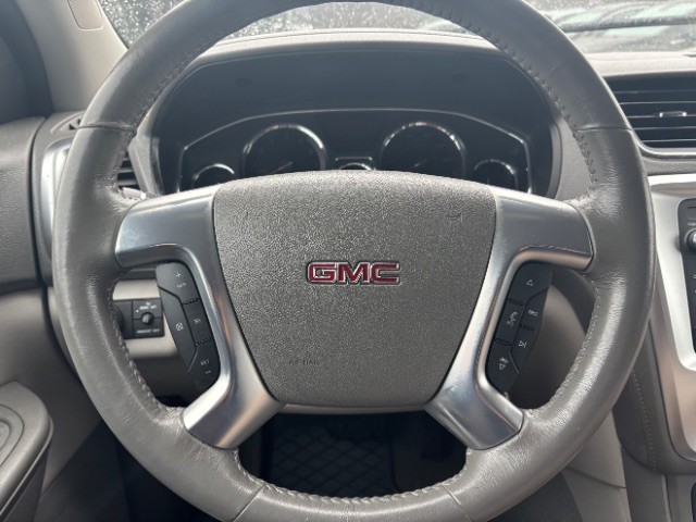 GMC Acadia Vehicle Full-screen Gallery Image 12