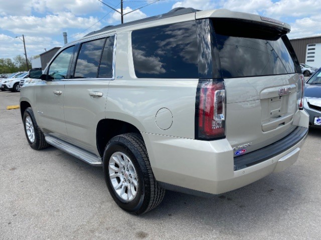 GMC Yukon Vehicle Full-screen Gallery Image 04