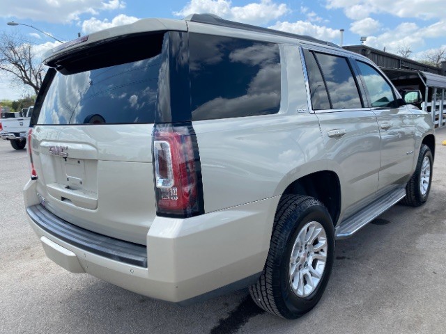 GMC Yukon Vehicle Full-screen Gallery Image 05