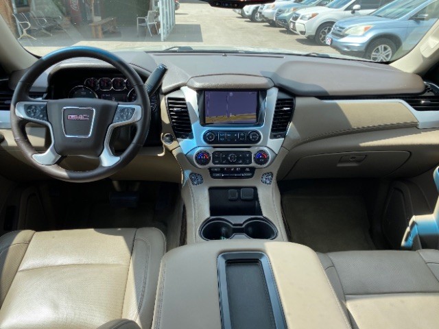 GMC Yukon Vehicle Full-screen Gallery Image 06