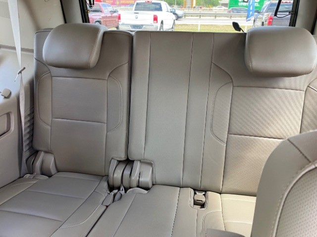 GMC Yukon Vehicle Full-screen Gallery Image 07