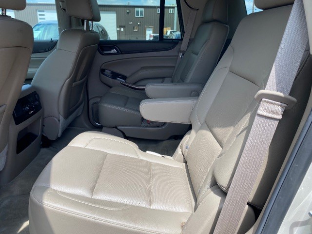GMC Yukon Vehicle Full-screen Gallery Image 08