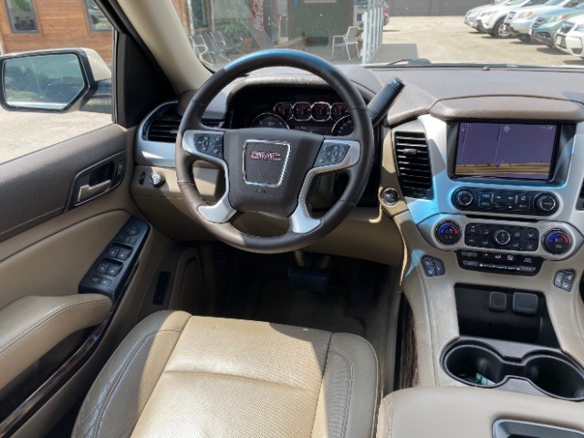 GMC Yukon Vehicle Full-screen Gallery Image 13