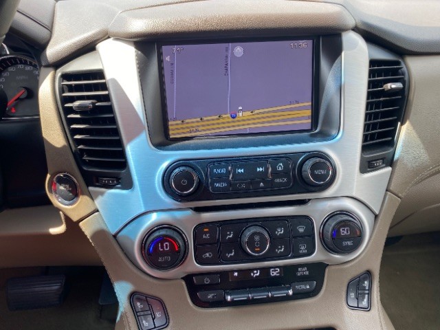 GMC Yukon Vehicle Full-screen Gallery Image 14
