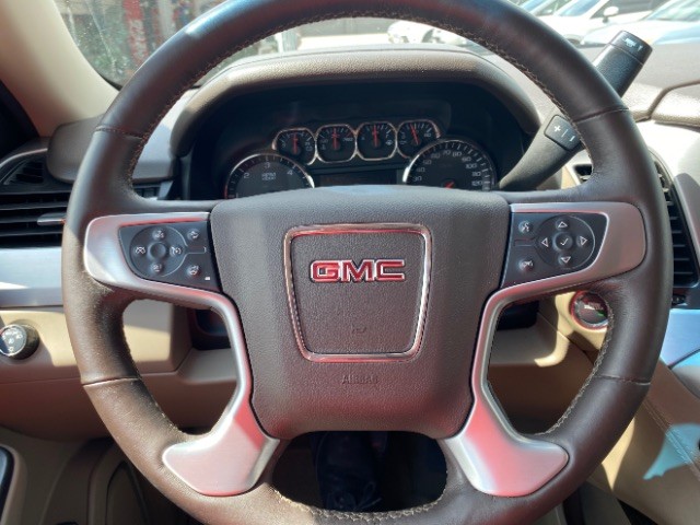 GMC Yukon Vehicle Full-screen Gallery Image 16