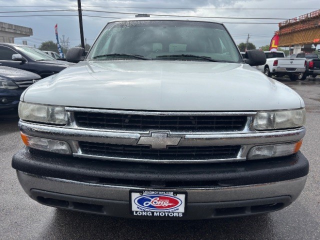 Chevrolet Suburban Vehicle Full-screen Gallery Image 02
