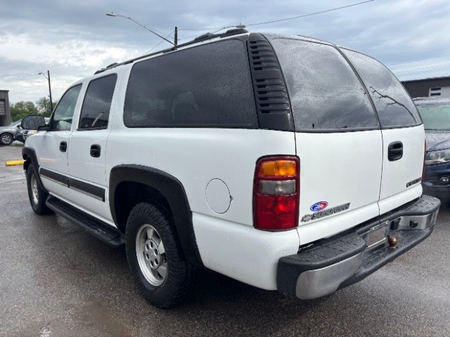 Chevrolet Suburban Vehicle Full-screen Gallery Image 04