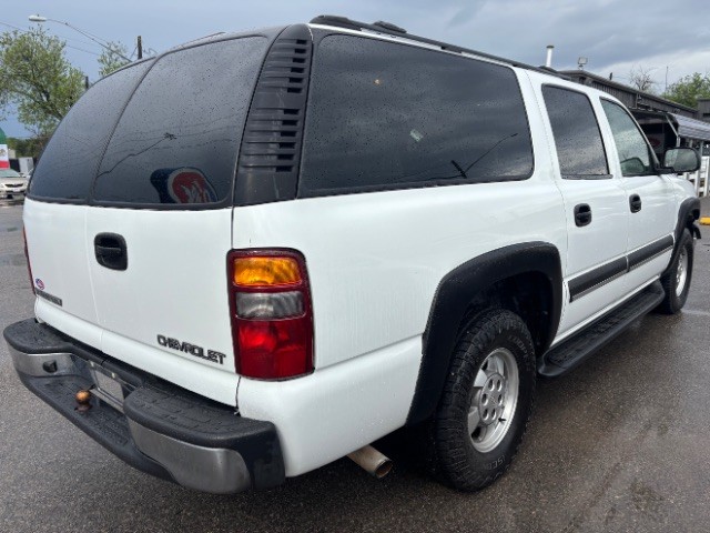 Chevrolet Suburban Vehicle Full-screen Gallery Image 05