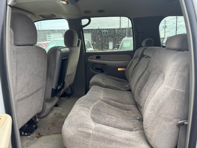Chevrolet Suburban Vehicle Full-screen Gallery Image 06
