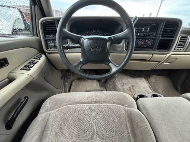 Chevrolet Suburban Vehicle Full-screen Gallery Image 09