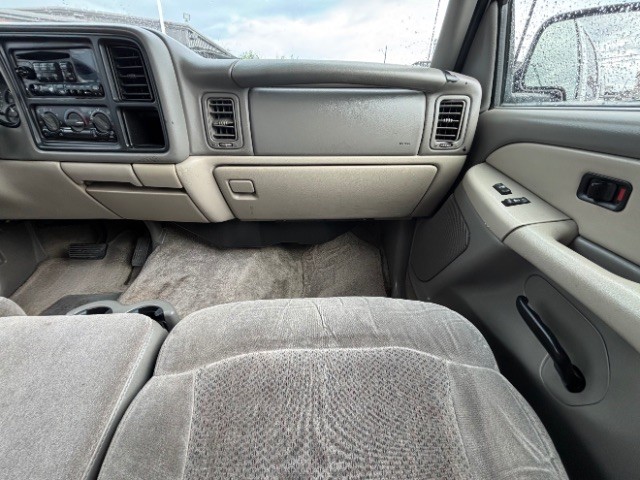 Chevrolet Suburban Vehicle Full-screen Gallery Image 10