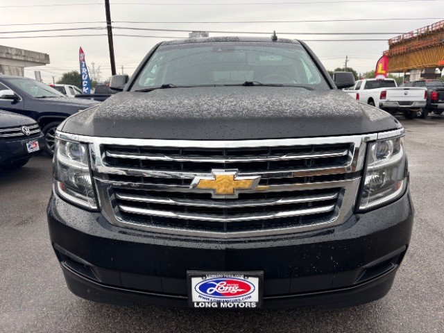 Chevrolet Suburban Vehicle Full-screen Gallery Image 02