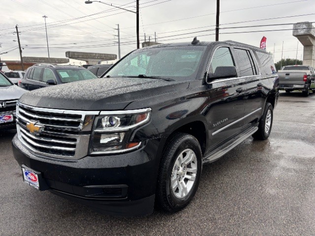 Chevrolet Suburban Vehicle Full-screen Gallery Image 03